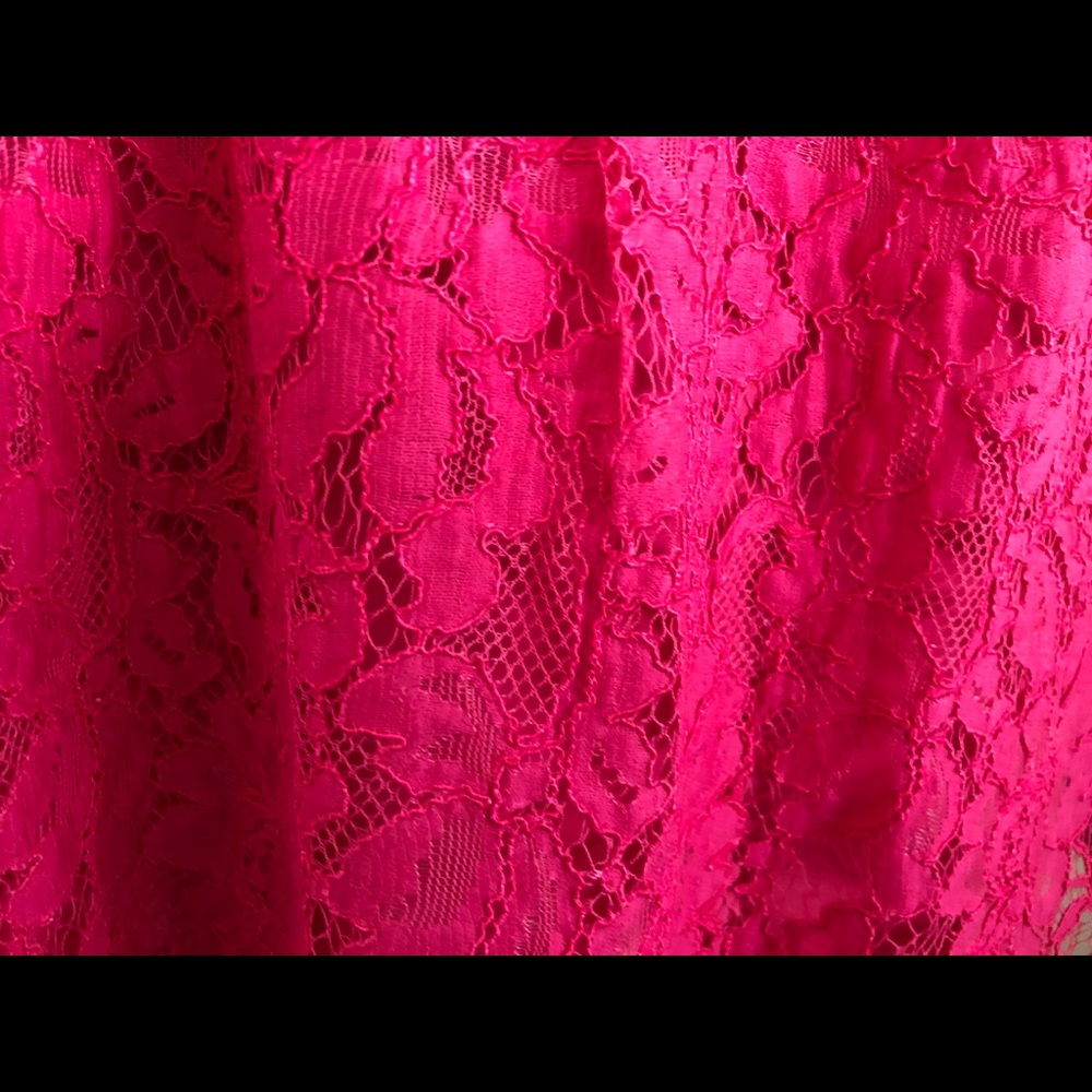 Hot pink lace dress - Picture 4 of 6